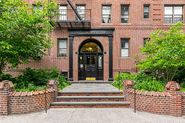 Sold by Compass | media 7