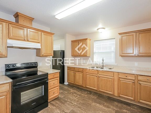 5th image of 1136 N Florence Ave