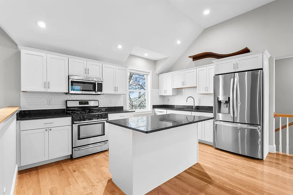 2 bed, 2.0 bath, 1285 sqft, $3,975 — Photo 1
