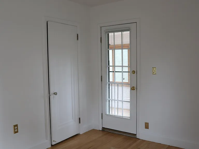 221 Green Ave #2 — Photo 15