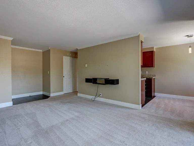 939 N 101st St #302 — Photo 2