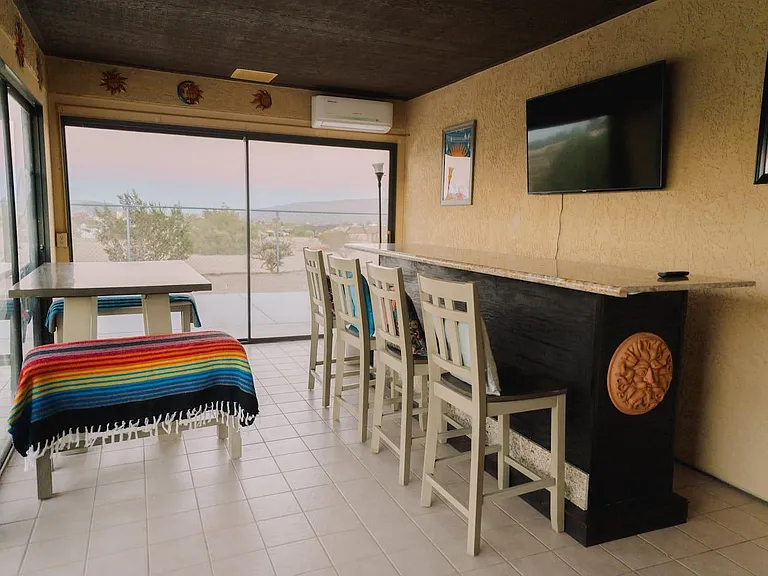 SunBar!! Air-conditioned Sun Room with Bar and table.