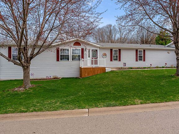 3rd image of 8401 Tamarack Dr