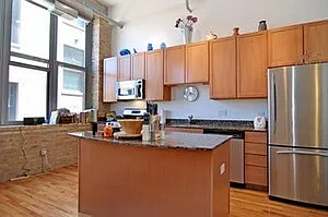 824 W Superior St #410 — Photo 3