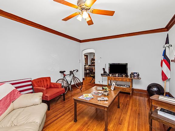 4th image of 5105 W School St