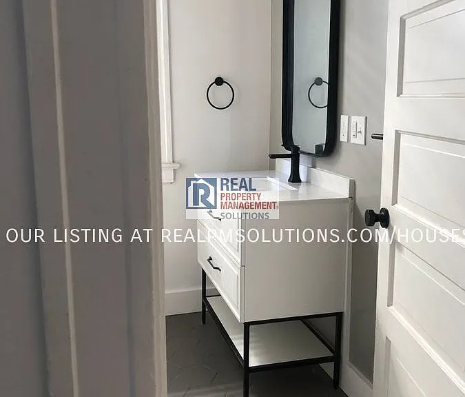 2223 NW Hoyt St — Photo 16