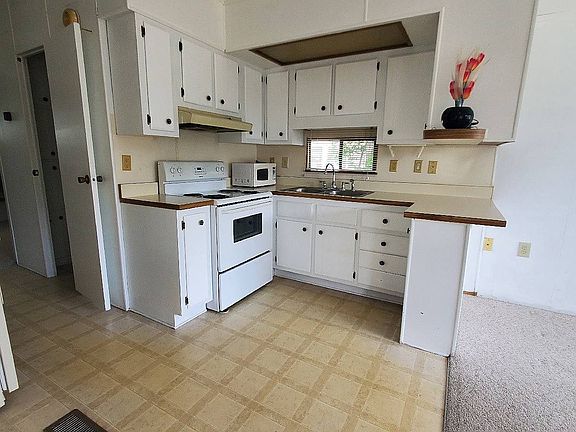 5th image of 50 Douglas Dr #50
