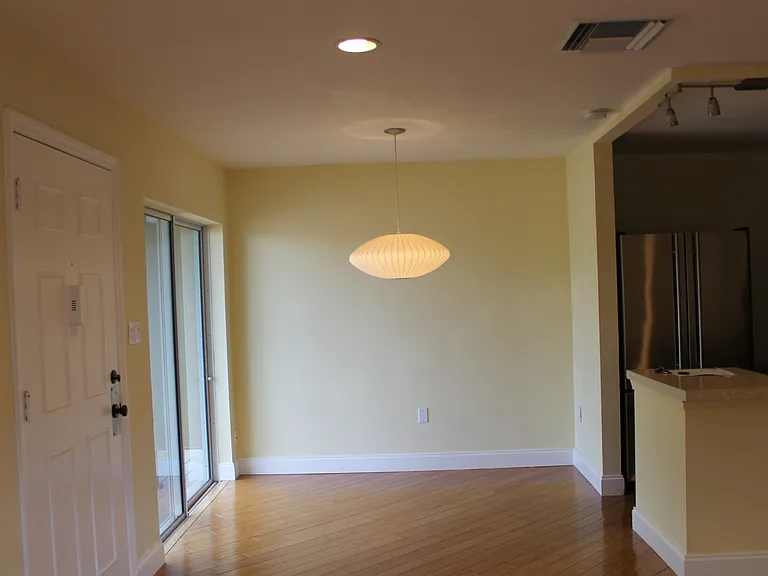138 W America St #38 — Photo 4