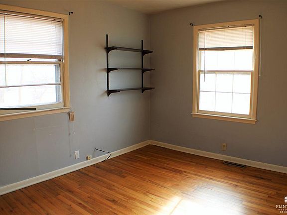 2nd image of 850 Skyline Dr