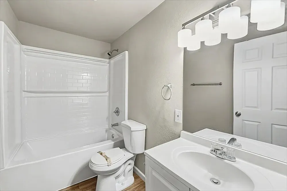 3 bed, 1.5 bath, 1720 sqft, $1,530 — Photo 2