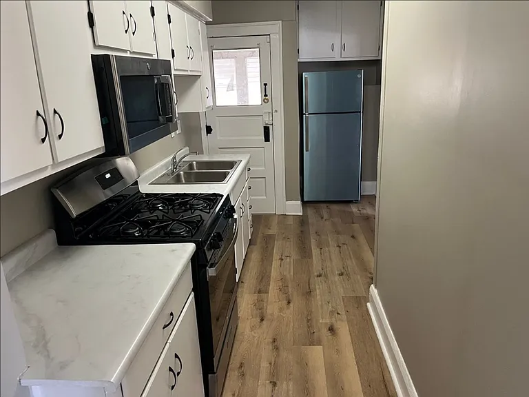 3817 Lockwood Ave — Photo 9