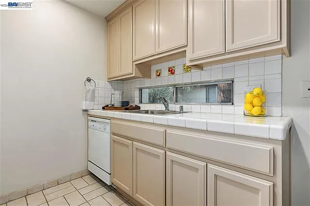2734 Oak Rd #110 — Photo 9