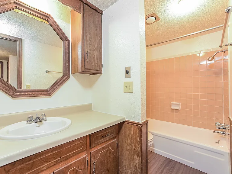 Classic unit bathroom (10FB10) Classic unit bathroom (10FB10)