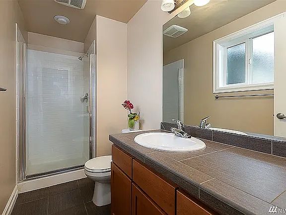 5th image of 703 N 94th St