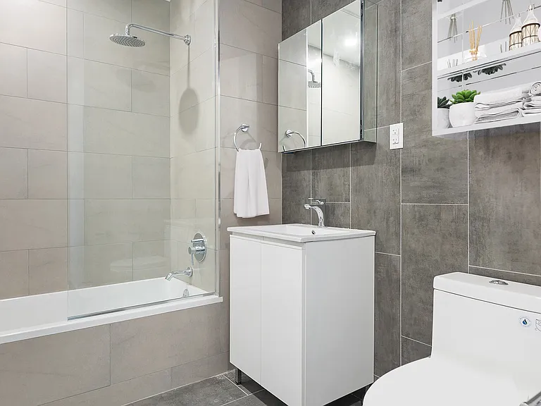 125 W 16th St #2G — Photo 6