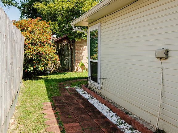 3rd image of 7811 Greenedge Dr