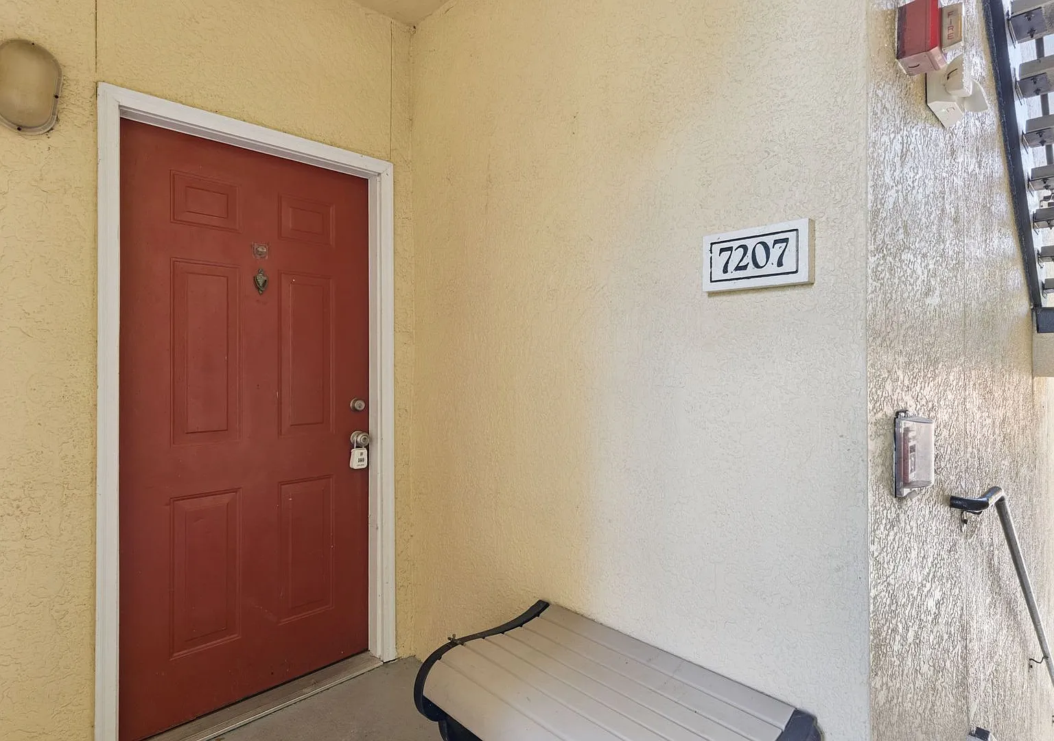 Nicely Updated 4 BR Condo in Maitland — Photo 3