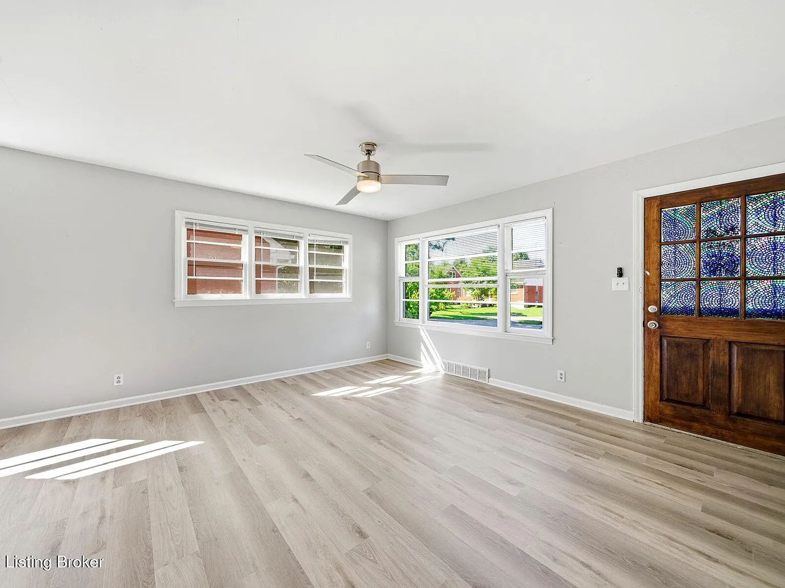 4 bed, 1.5 bath, 1344 sqft, $2,000 — Photo 3