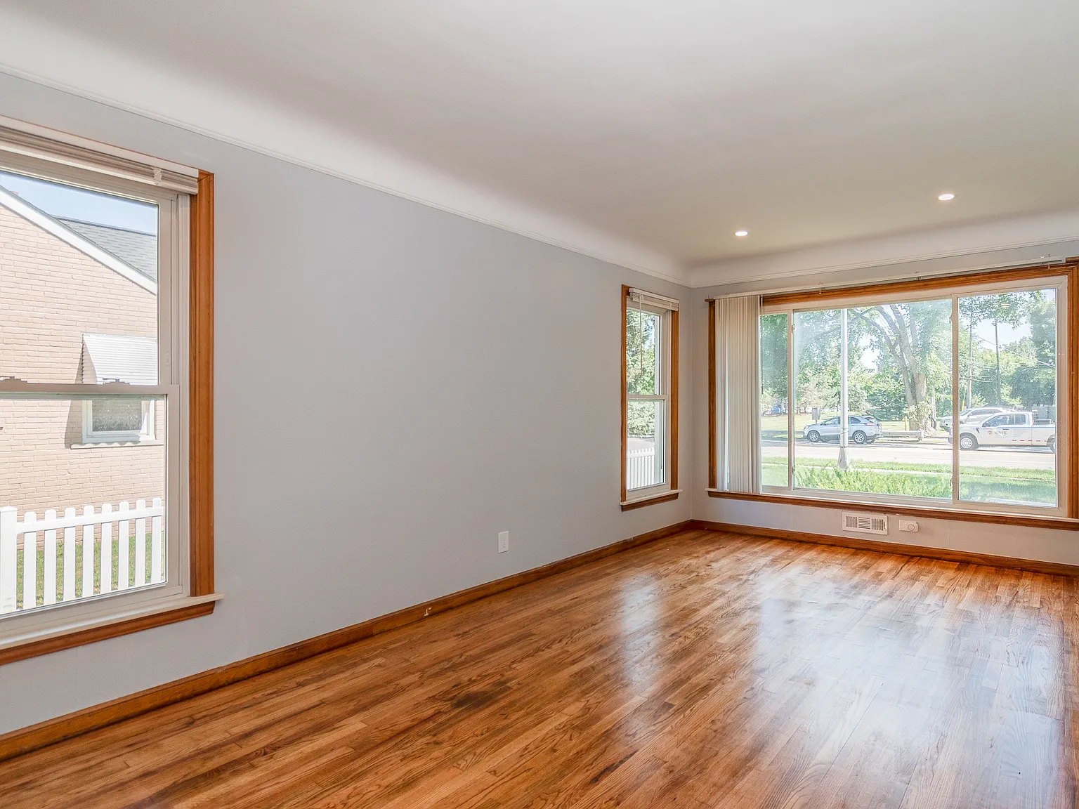 3 bed, 2004 sqft, $2,800 — Photo 4