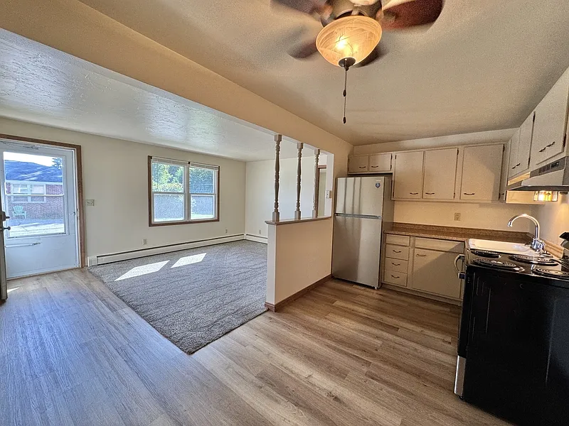1 bed, 1.0 bath, $929 — Photo 4