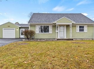 370 Woodcroft Dr, Rochester, NY 14616