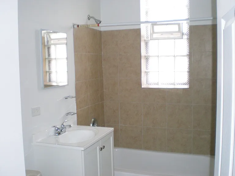 722 S Racine — Photo 3