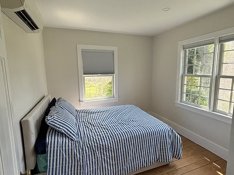 Downstairs: front bedroom, full bed with trundle