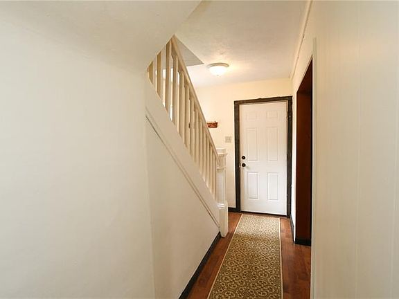 5th image of 916 East St