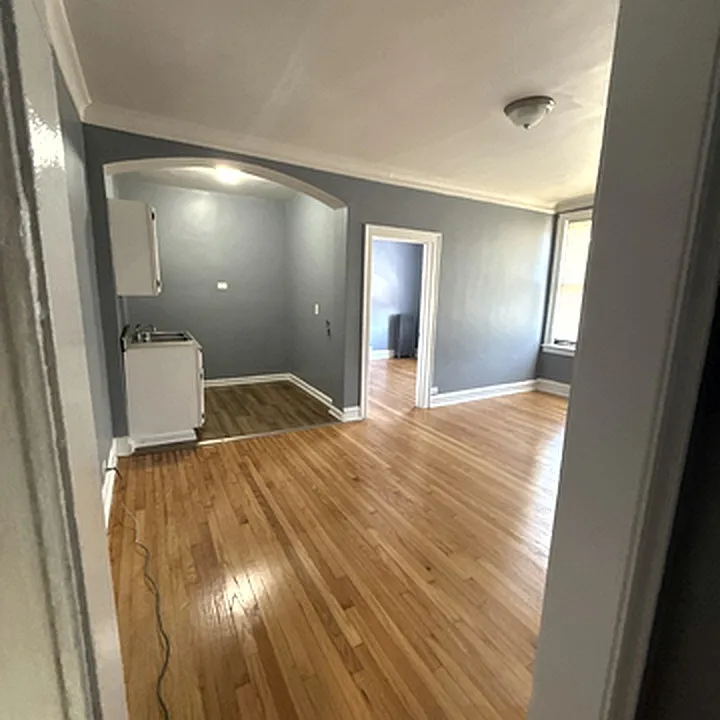 8046 S Ingleside