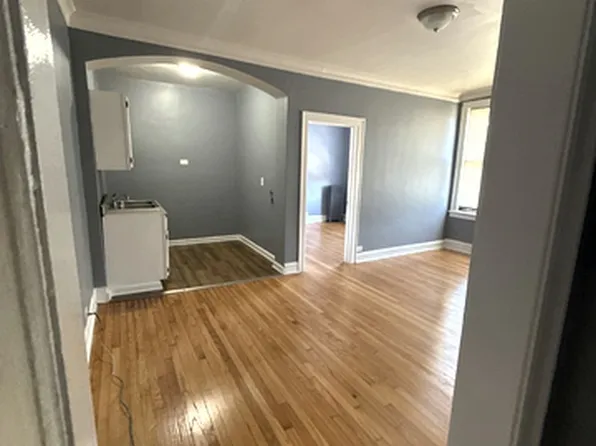 8046 S Ingleside