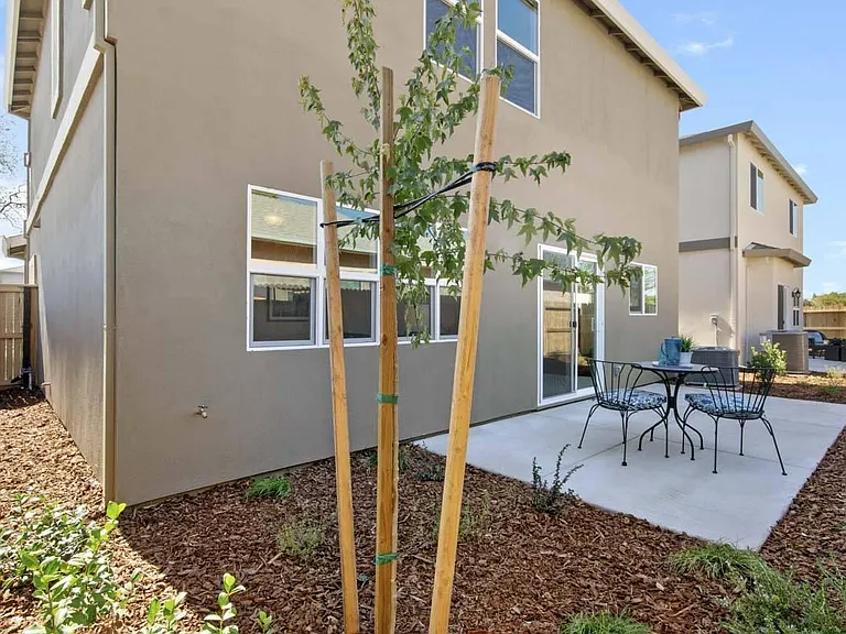 749 Ephesus Ave — Photo 8