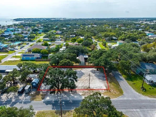 104 S 4th St, Fulton, TX 78358