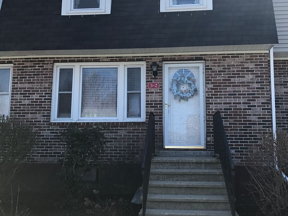 1st image of 3 Oakwood Ln APT 2