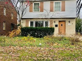 1762 Bournemouth Rd, Grosse Pointe Woods, MI 48236