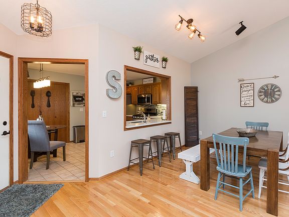 3rd image of 815 SE 55th St