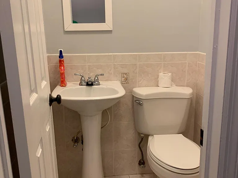 1/2 Bathroom
