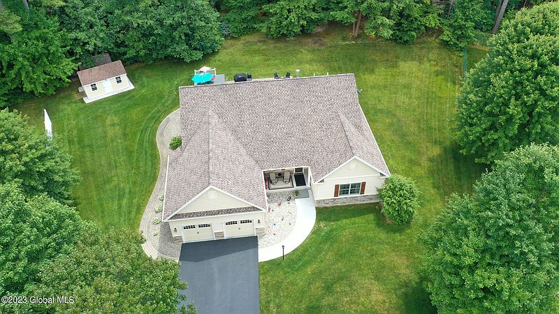 3rd image of 35 Essex Court
