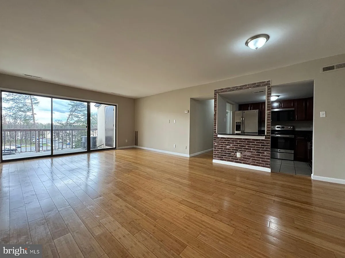 Building Photo - 10115 Prince Pl #401-2A