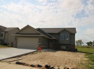 108 Hawk Ave, Eagle Lake, MN 56024