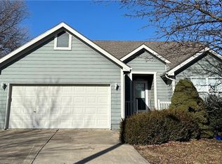 910 Elm Ct, Belton, MO 64012