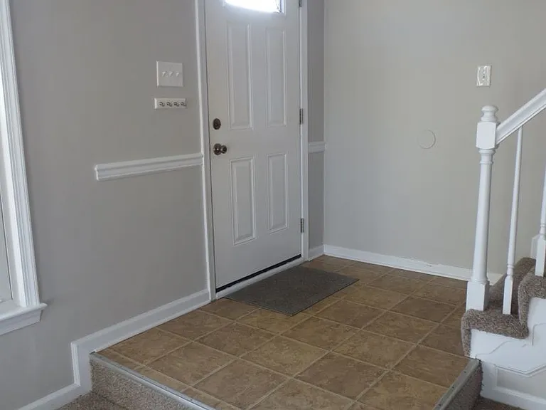 1619 Mantane Arch — Photo 2