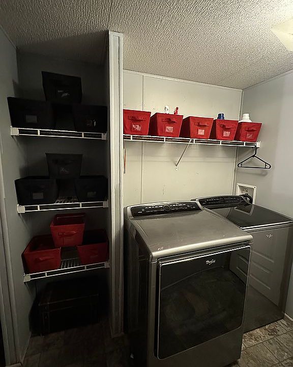 Open pantry, laundry room