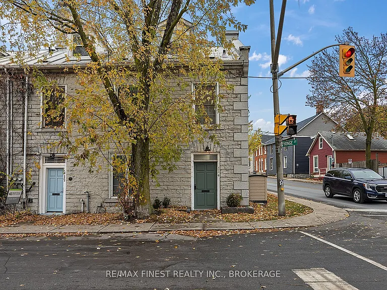 114 Yonge St — Photo 1