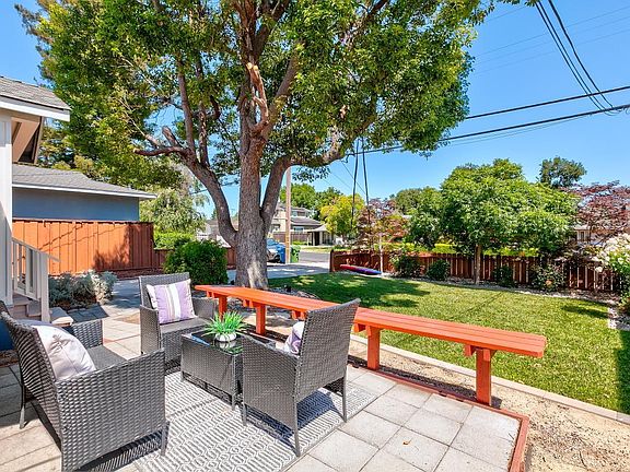 3rd image of 1018 Hazel Ave