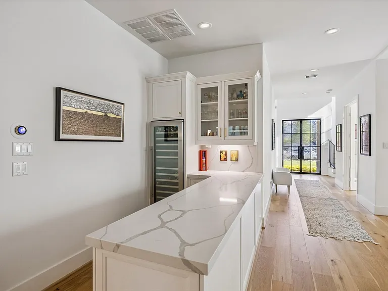3020 University Blvd — Photo 8