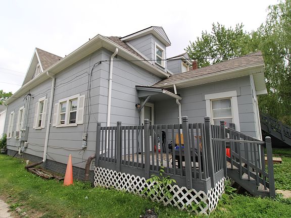 2nd image of 907 W Main St