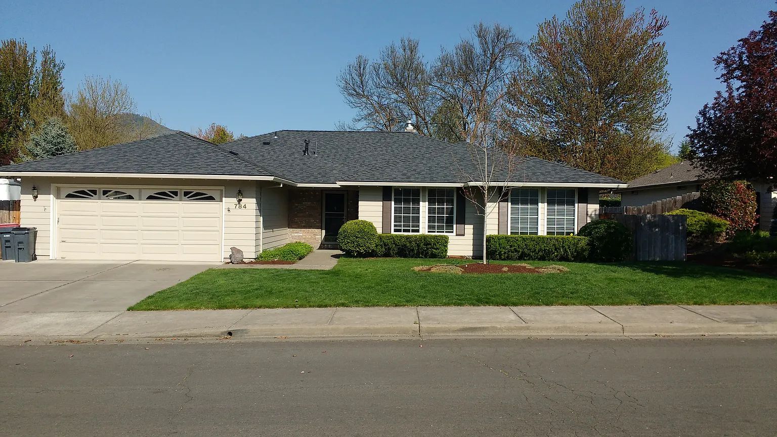 784 Woodbridge Dr photo 1