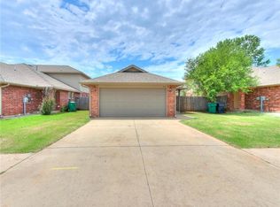 11104 SW 5th St, Yukon, OK 73099