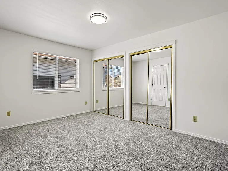 101 E Woodvine St — Photo 9