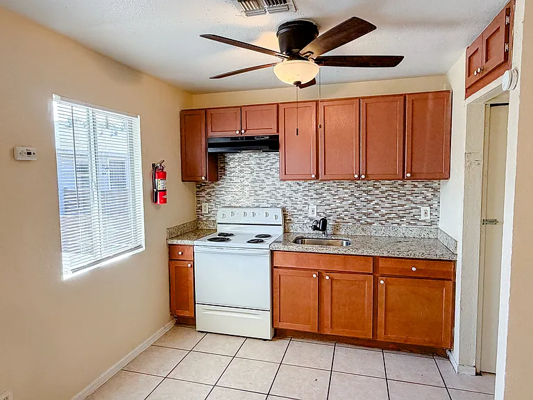 1753 E Harvard St #1 — Photo 3